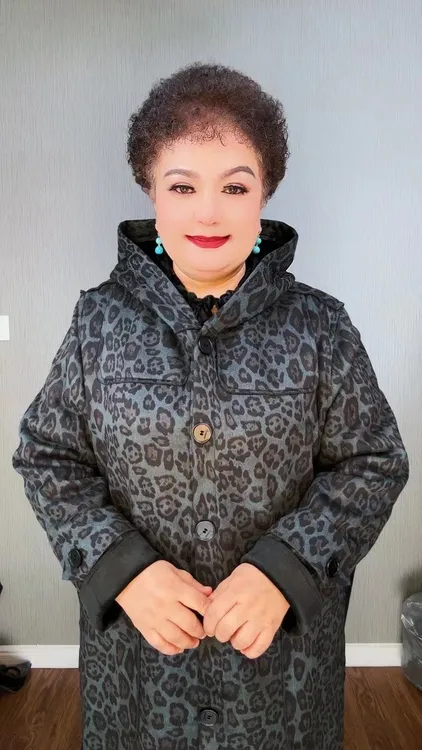 满印女长款冬季休闲豹纹保暖花色加绒连帽长款时尚