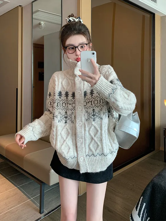米白色复古提花毛衣外套女2025新款冬季加厚港味复古立领针织开衫