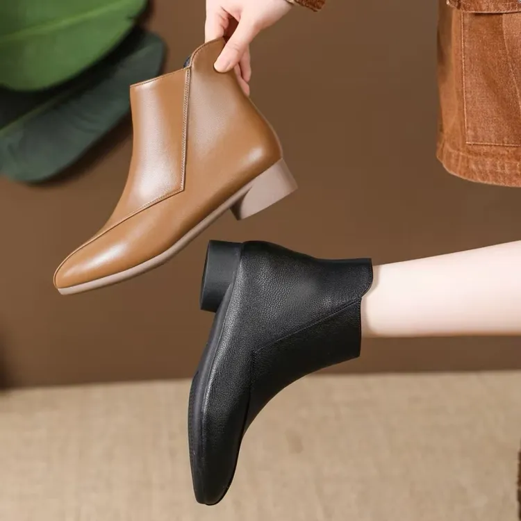 英伦风女鞋牛皮瘦瘦靴女靴平底棕色秋冬时装靴百搭
