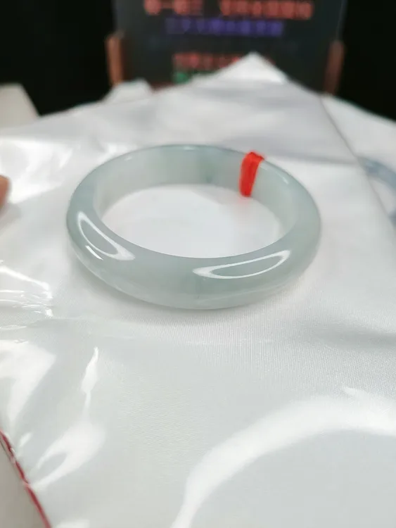 平安镯54.7圈口，天空蓝质感种水好，天然缅甸翡翠玉镯A货