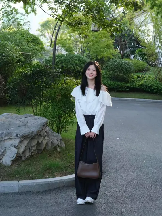 【小浪漫】白色荷叶边露肩衬衫女2025早春新款设计感上衣搭配牛仔裤