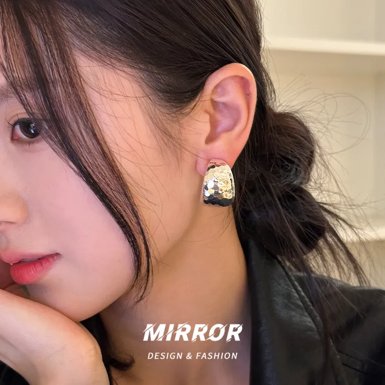 小麋人 925银耳饰 CE9541「风塑」锤纹C形耳钉女耳环耳饰银针轻奢