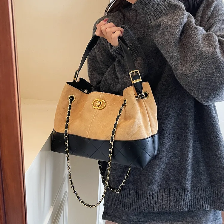 大容量包包女秋冬2025新款百搭休闲链条斜挎包韩版手提通勤托特包