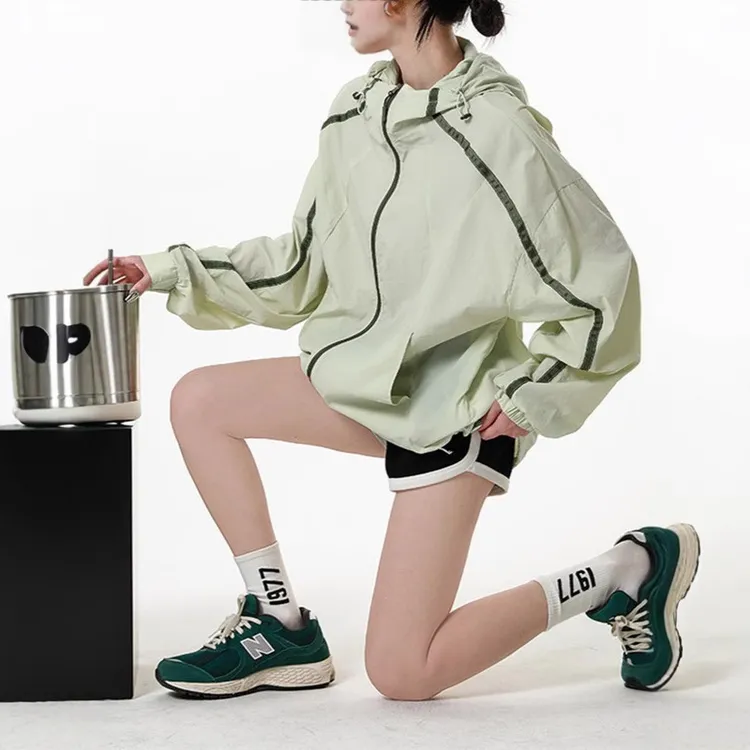 聚酯纤维设计感拼色线条机能风户外连帽外套女夏季新款美式登山服