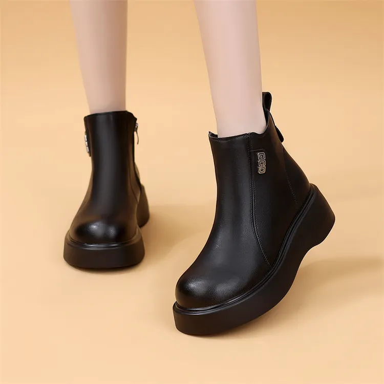 厚底低帮短靴女2025秋冬新款复古简约加绒显脚小软底马丁靴小码34