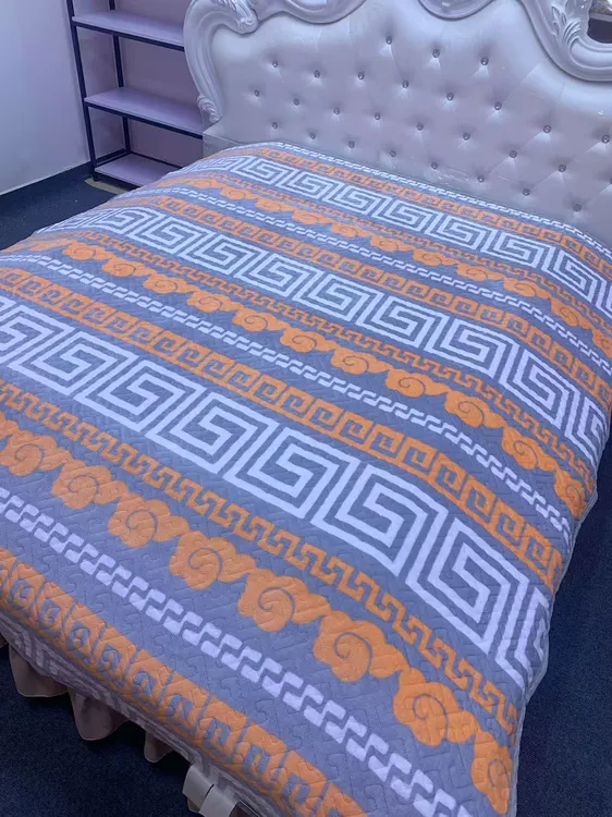 牛奶绒绗缝加厚床盖夹棉双层冬季保暖双人床盖时尚亲肤防滑榻榻米