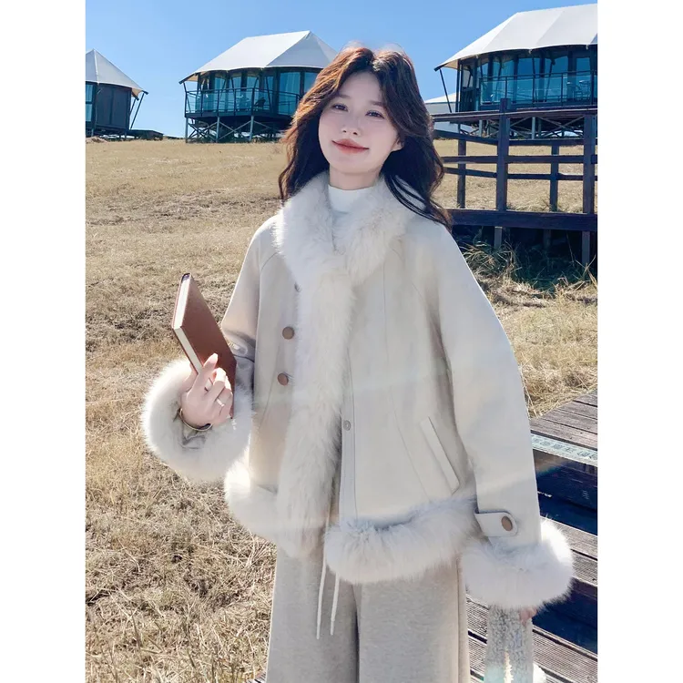 波司羽登米白色千金风毛绒绒拼接羽绒服女短款2025冬新款加厚保暖