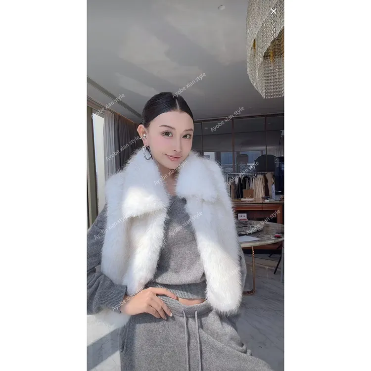 【AYOBE】小贤 仿狐狸毛环保潮流时髦保暖翻领马甲