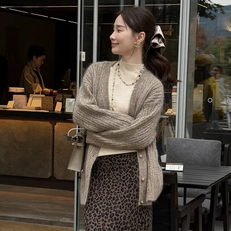 HELA AOMI “鎏金开衫”绵羊毛马海毛V领针织开衫CY5CN31114