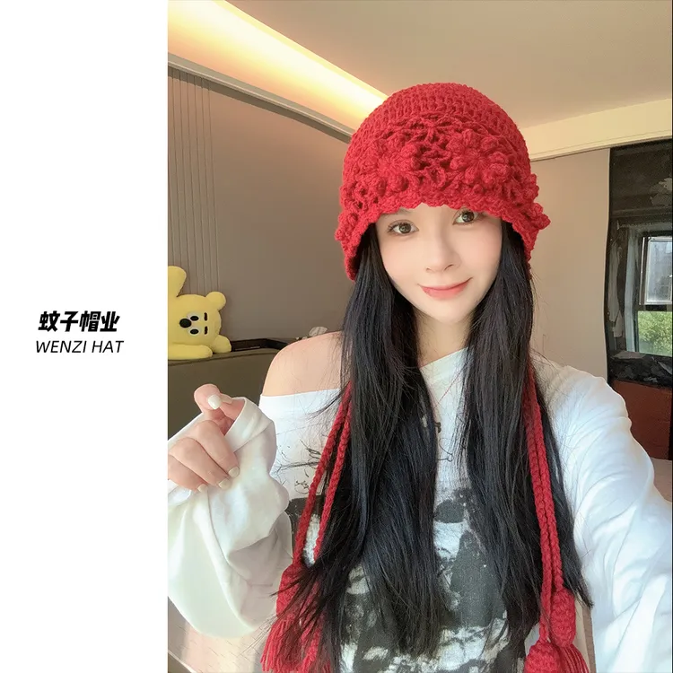2025新款花朵手工编织双层辫子毛线帽子女秋冬保暖百搭针织护耳帽