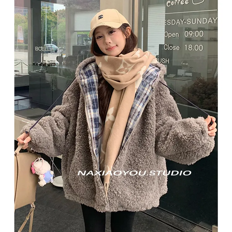 森系羊剪绒皮毛一体宽松连帽外套女2025冬新款ins两面穿外套拼接