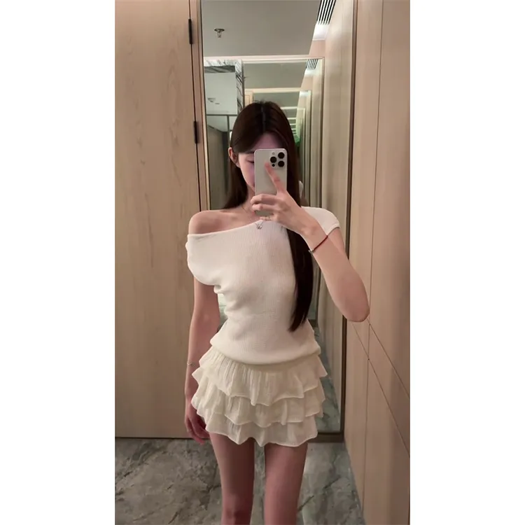 斜肩网红流行洋气时尚气质设计感上衣百搭显瘦甜美减龄蛋糕裙短裙