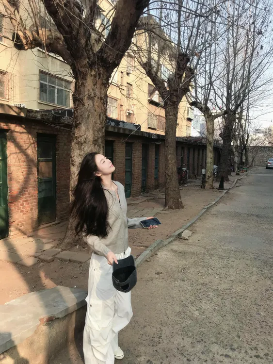 2025春季新款灰色气质百搭显瘦针织外套白色阔腿休闲裤两件套装