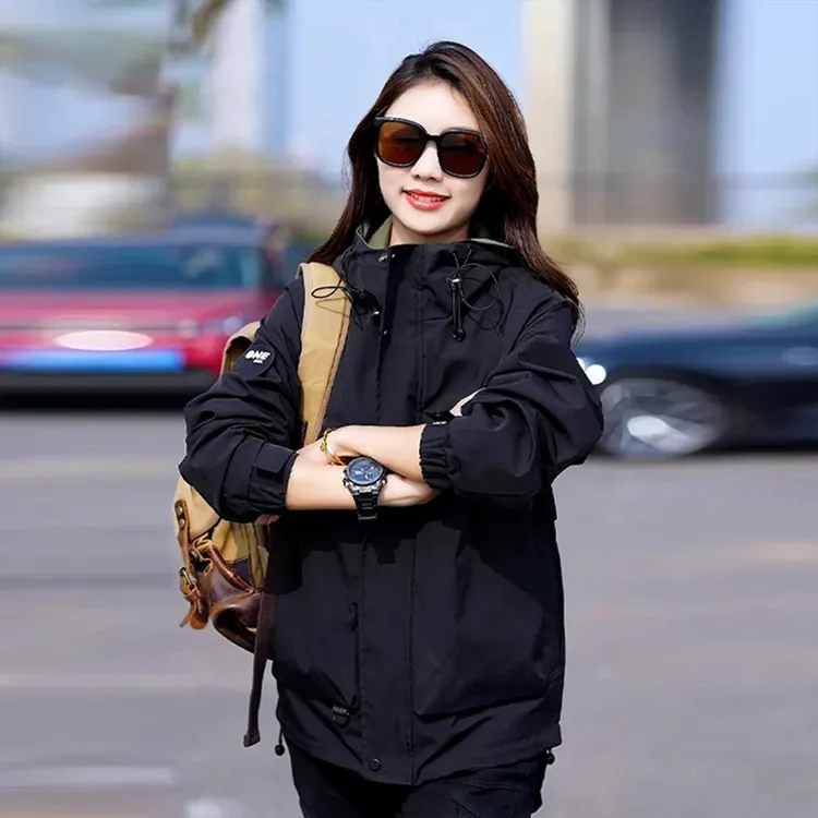 秋装女款2025年新款女士短外套防风防水连帽户外女夹克大码宽松