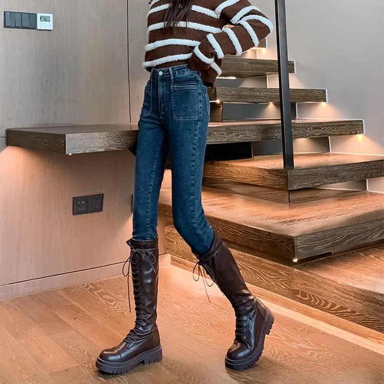纽扣设计感收腹遮肉紧身小脚牛仔裤女冬季新款修身显瘦铅笔裤潮流