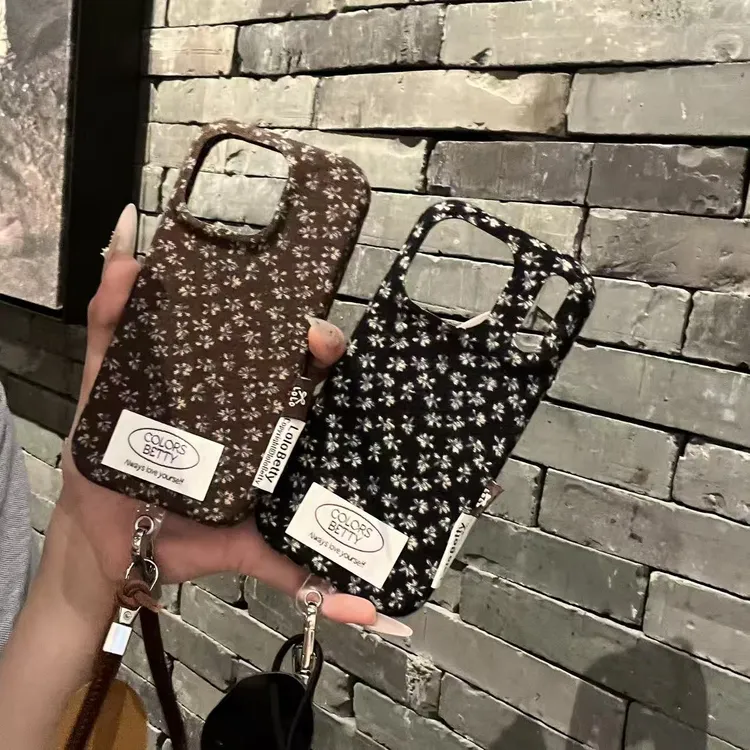 秋冬复古风绒布小碎花手绳适用苹果17promax/16pro/15/14手机壳