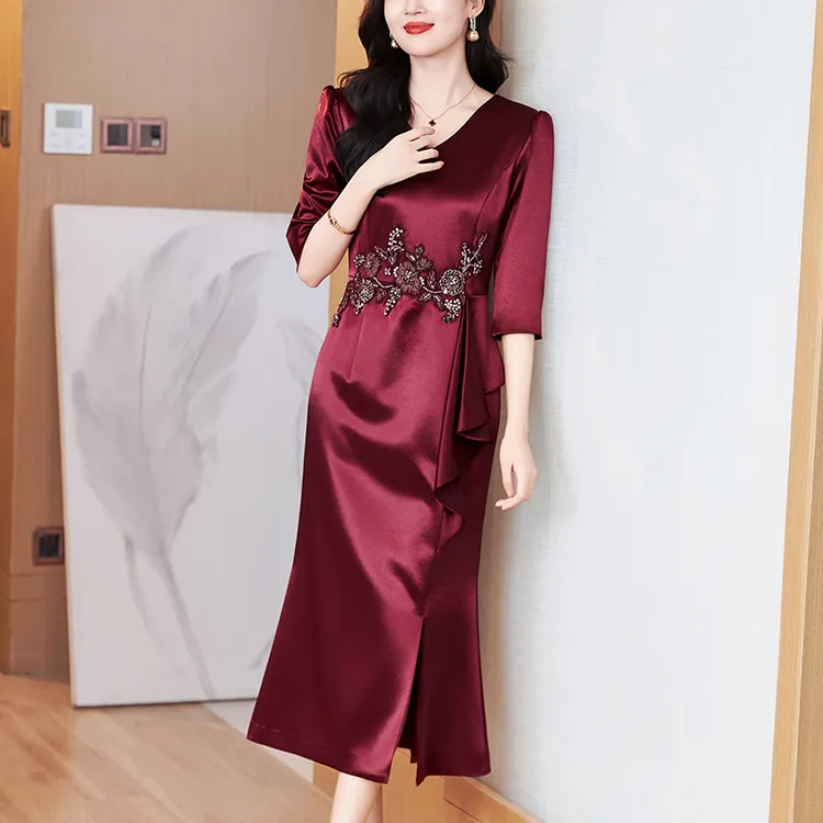 酒红色喜妈妈婚宴装连衣裙女2025春秋新款高端轻奢收腰显瘦礼服裙