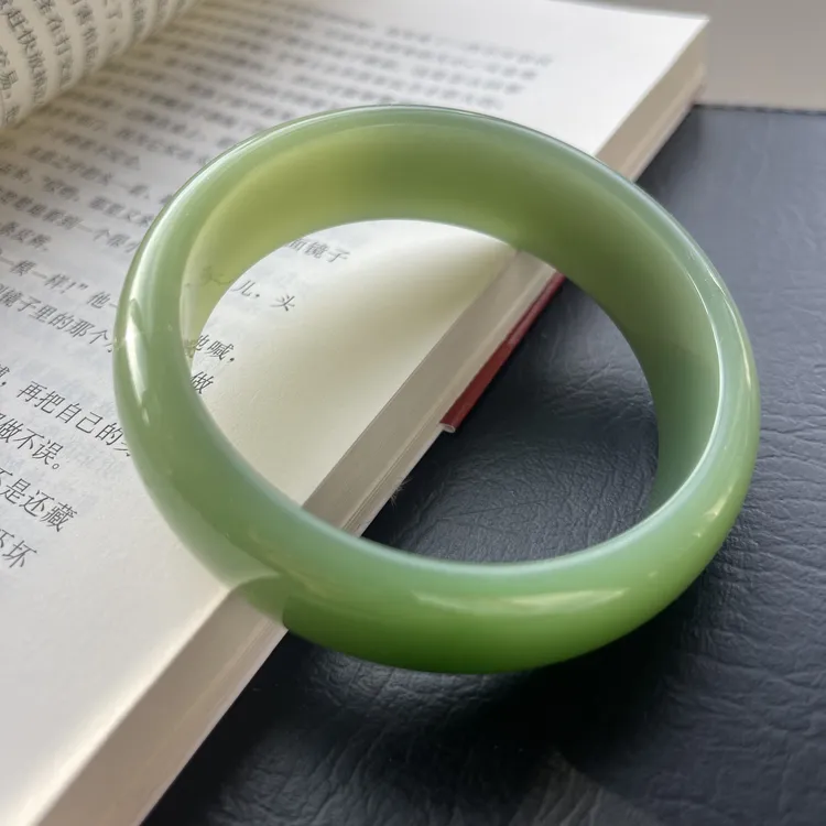 S9和田玉白加绿小宽版手镯58-59