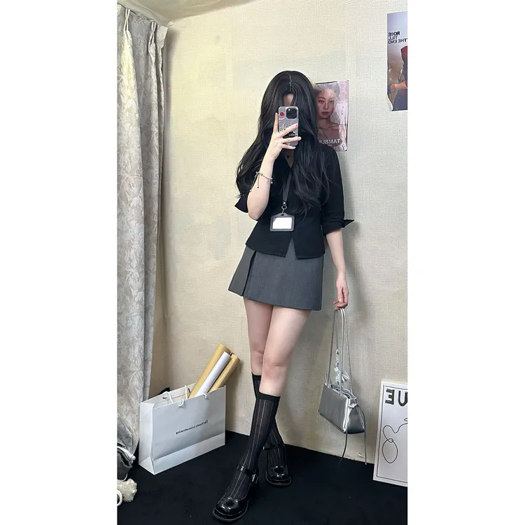 秋季新款半身裙女洋气百搭通勤A字短裙女高腰遮肉显瘦裙裤西装裙