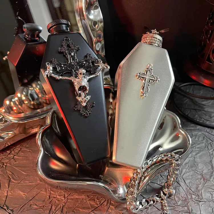 “HU”手工酒壶哥特风便携式酒壶小众高级感男女生礼物创意户外酒壶