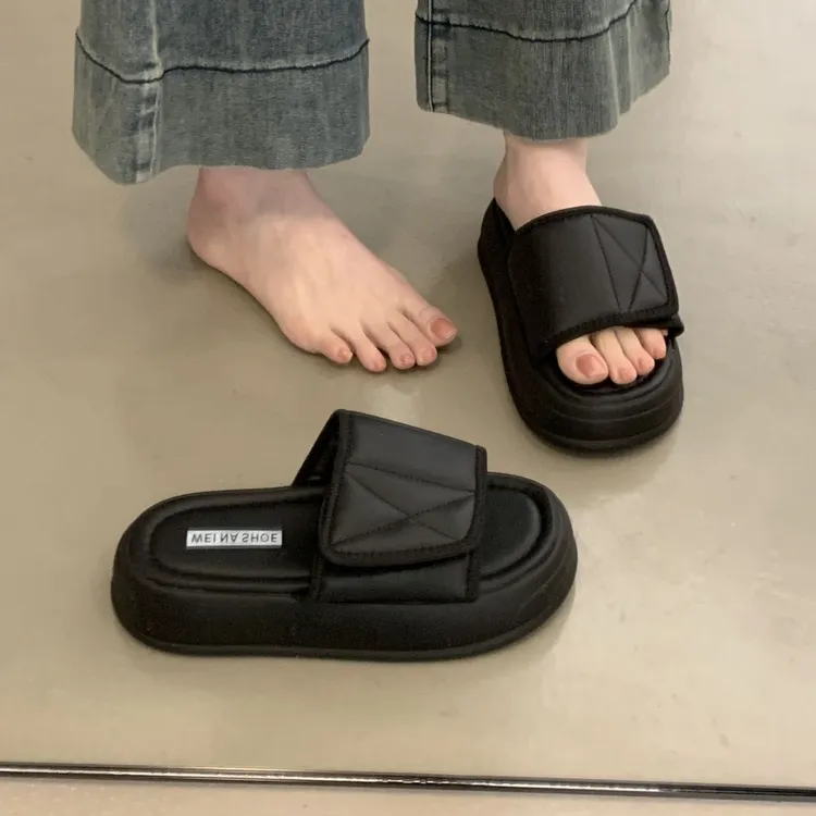 厚底魔术贴拖鞋女夏外穿2025新款踩屎感松糕一字凉拖网红沙滩凉鞋