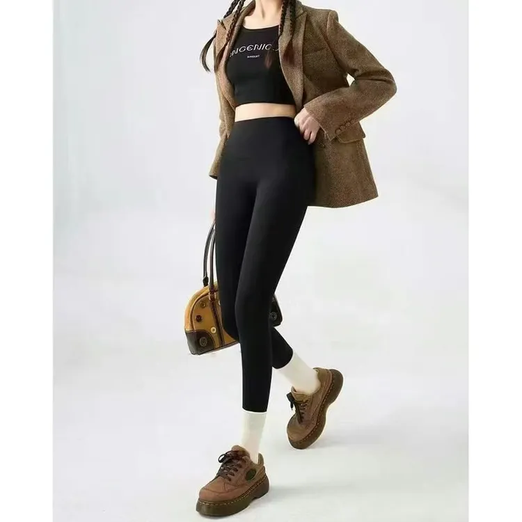 【欧加粒粒】秋冬新款弹力纯色无缝拼接加绒芭比裤显瘦外穿 T240521