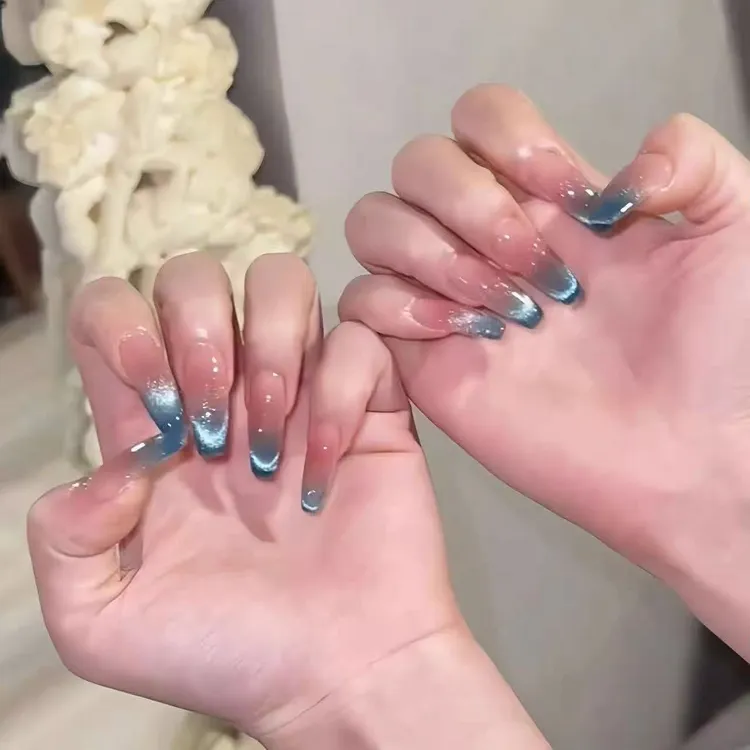 纯手工新款极光渐变细闪猫眼穿戴甲法式风格显白高级感假指甲