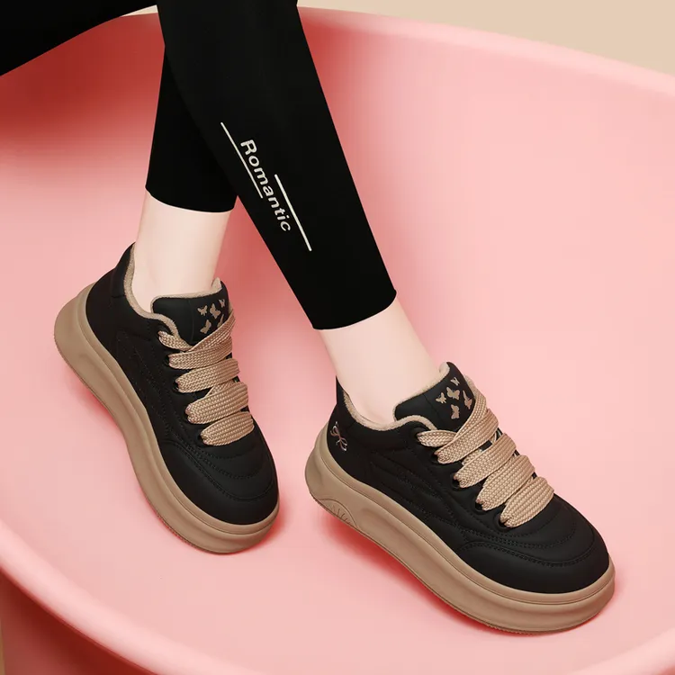 黑色运动鞋女2025春秋季新款面包鞋女百搭软底休闲鞋百搭厚底板鞋