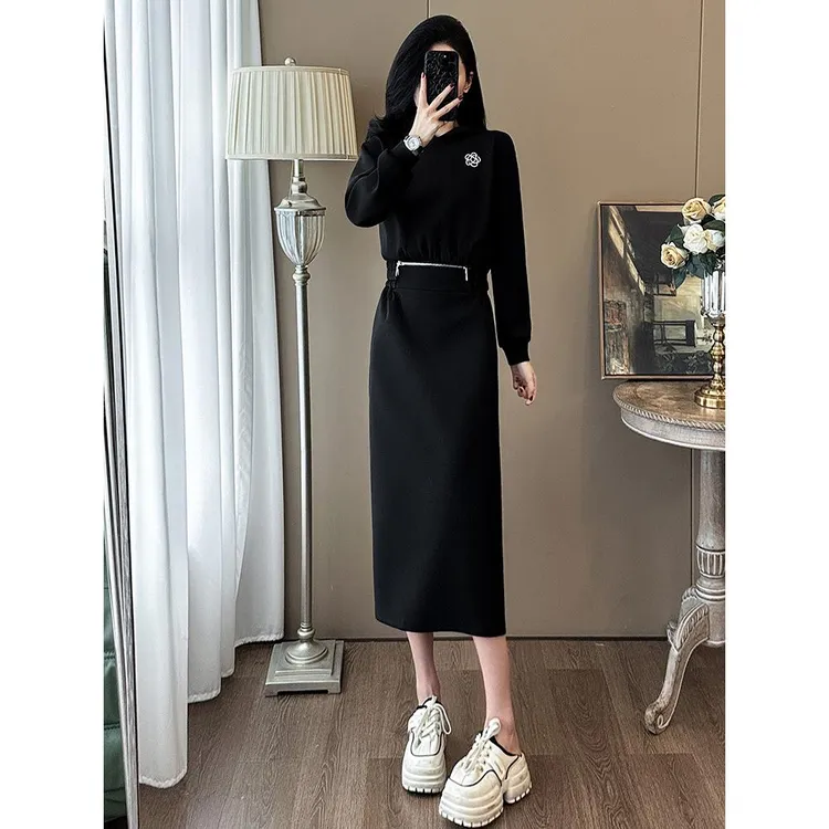 高级感黑色连衣裙女春季新款显瘦设计感小众可拆卸休闲长裙两件套