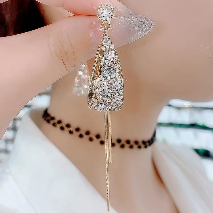 铜合金合成锆石耳饰 246时尚灵动轻奢满钻重工百搭长款耳环