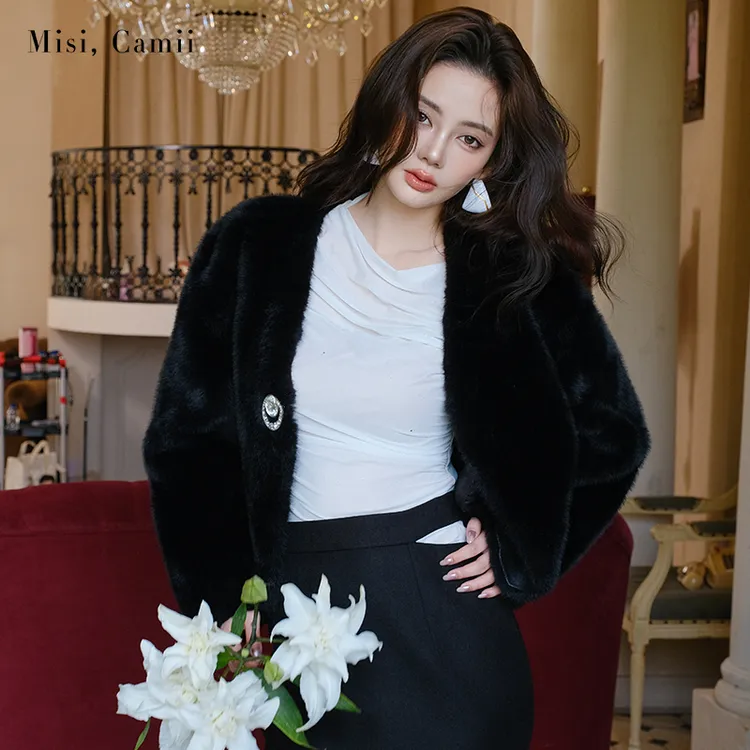 Misi,Camii2025早秋新款女装订制扣饰环保毛外套名媛时尚气质穿搭