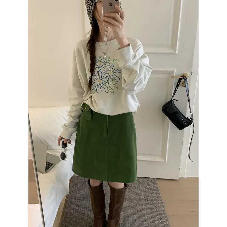 韩系绿色中裙遮肚百搭高腰灯芯绒半身裙女秋冬墨绿口袋a字裙大码