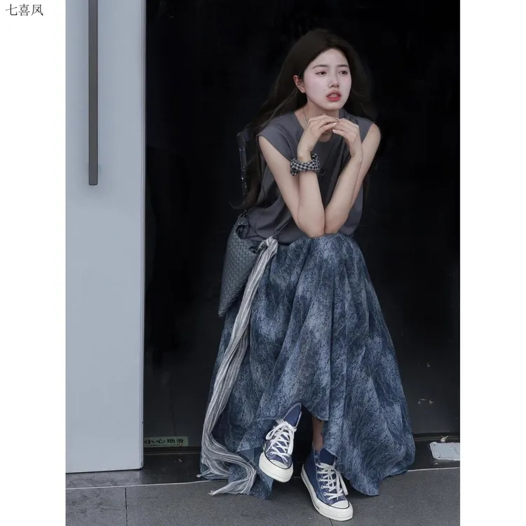 显瘦遮肉夏季新款蓝色时尚洋气通勤套装半身裙上衣两件组合涤纶材