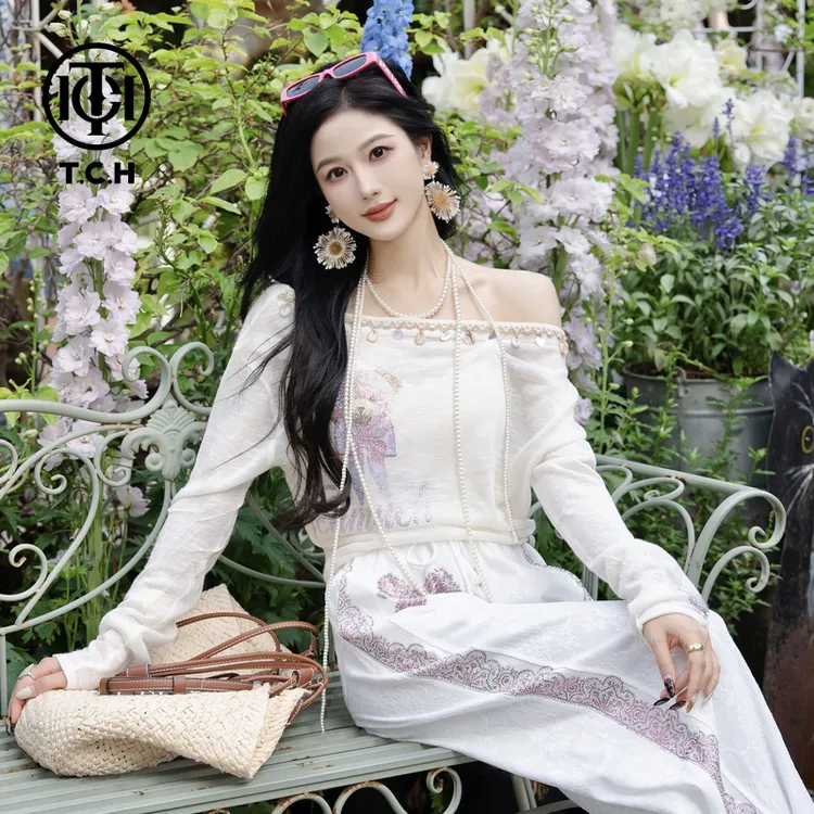 TCH私服烫钻工艺时尚淑女百搭新潮流针织衫女T75A09E5165轻奢tch