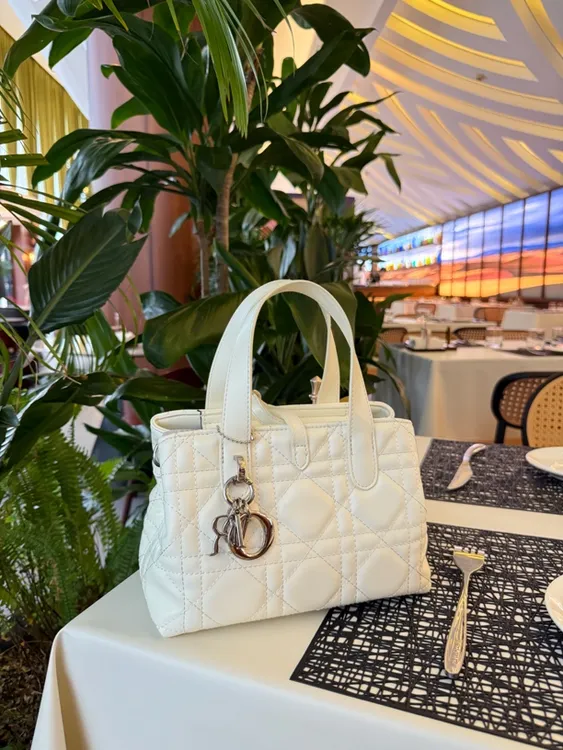 优雅风斜挎包菱格女士百搭通勤风