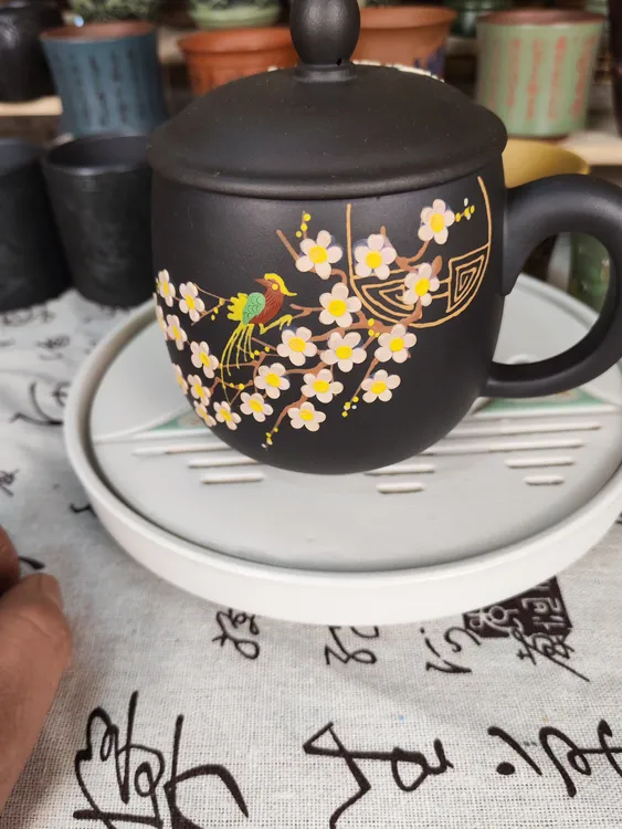 宜兴紫砂原矿石黄。堆绘双开变色。高端黑色盖杯茶杯梅花杯国风手绘