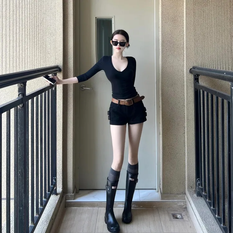 纯欲辣妹性感V领长袖T恤女早秋打底衫修身显瘦上衣美式休闲短裤