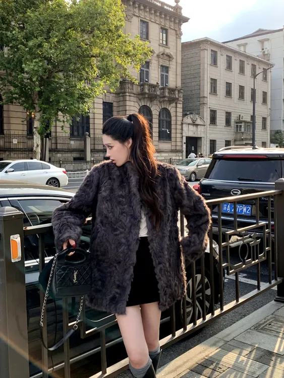 2025年冬新款高级感环保皮草毛毛外套女中长款皮毛一体羊羔毛大衣