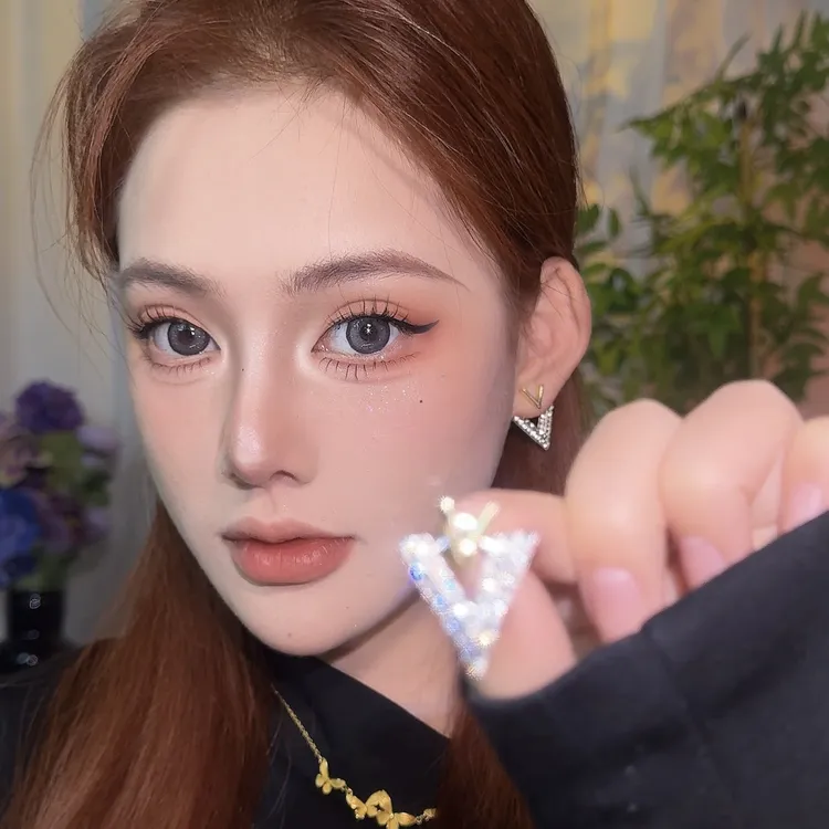 合金耳饰 爆款高级感洋气小香风双V爆闪气质百搭时尚设计感耳饰