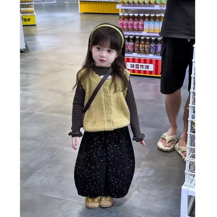 韩国女童秋装套装2025新款针织马甲花边袖打底衫碎花阔腿裤三件套