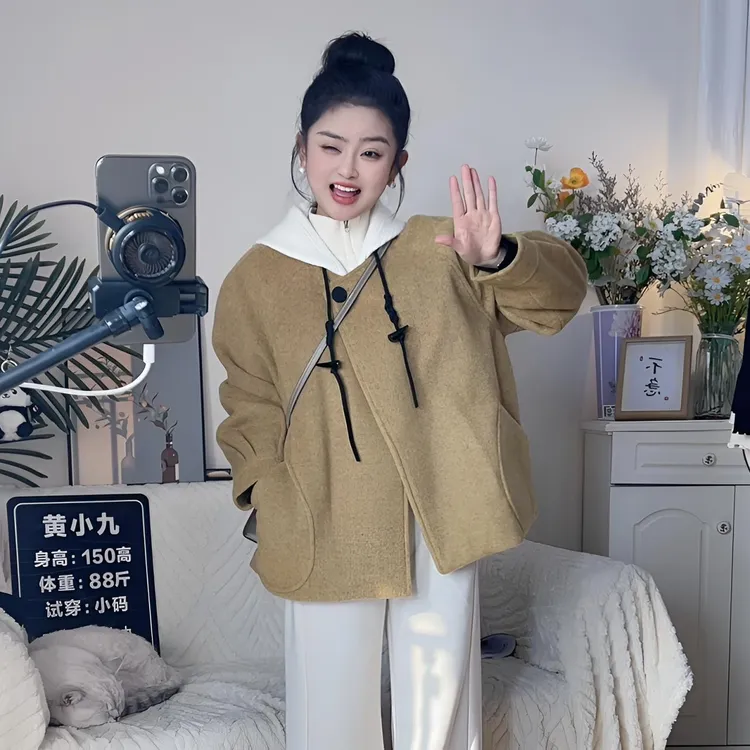 冬季羊毛外套连帽拼接+抽绳设计亲肤时尚宽松版型 2551