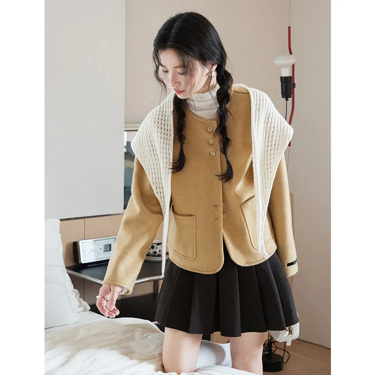 短款外套女气质小香风冬装流行韩系通勤设计感配围巾上衣秋冬洋气