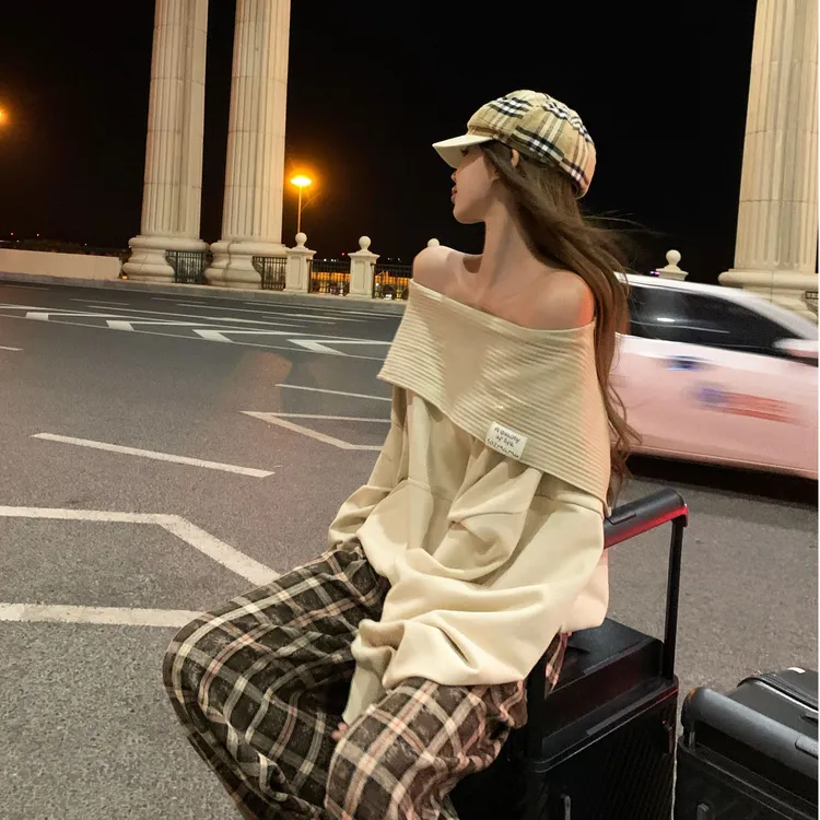 一字肩斗篷连帽卫衣女2025秋季新款设计感小众上衣低腰格纹阔腿裤