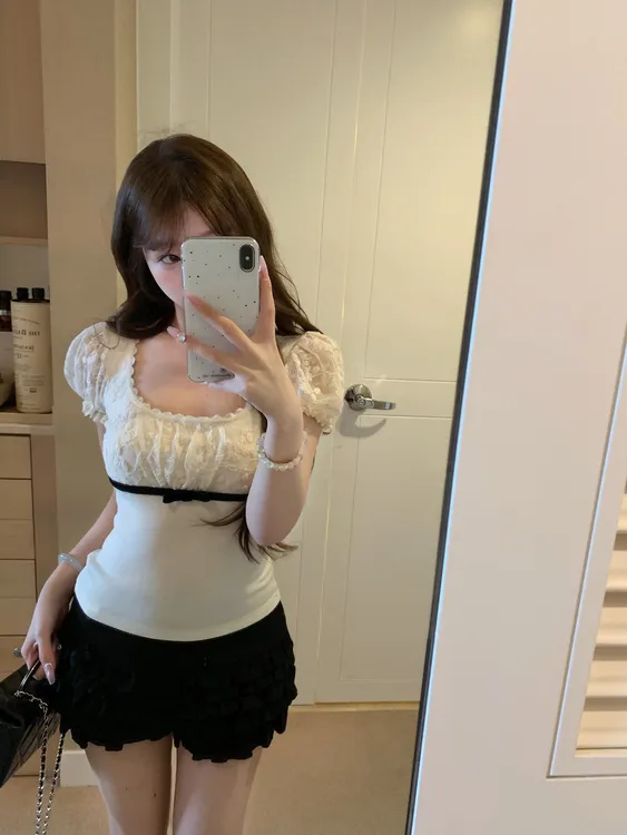 韩系设计感泡泡袖短款t恤女方领蕾丝拼接蝴蝶结修身显瘦短袖上衣
