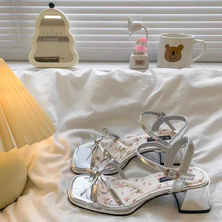 绝美配裙子高跟凉鞋女夏外穿时尚高级感2025新款法式粗跟一字凉拖