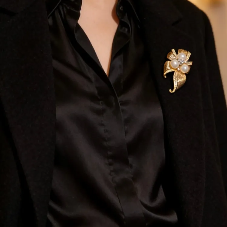 创意小香花朵别蝴蝶胸针设计感配饰品女款轻奢高级感时尚胸花百搭