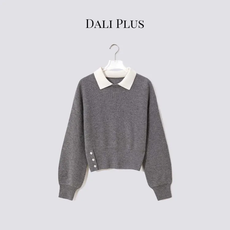 DALI PLUS“北欧假日”100绵羊毛灰白三粒扣针织上衣-D5MM2544