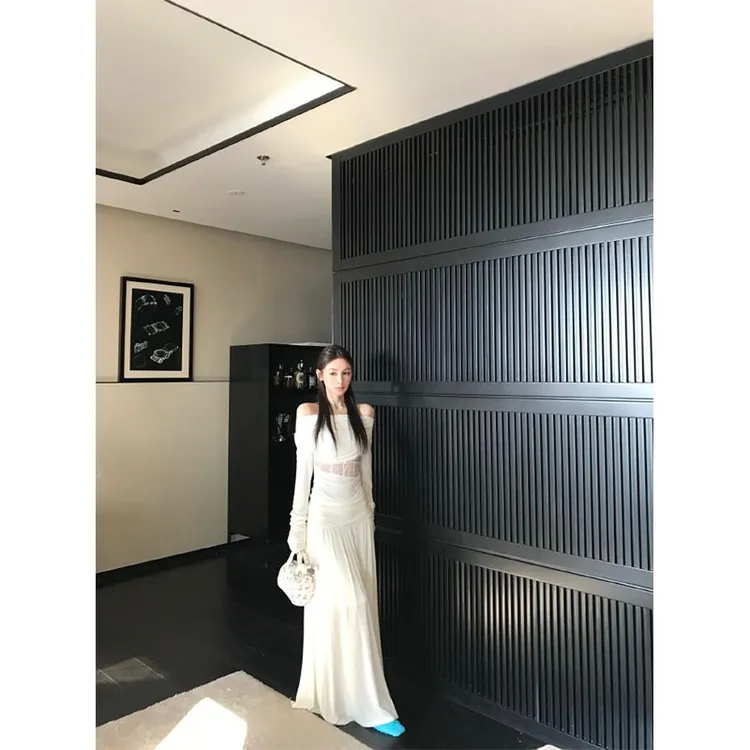2025春季新款时尚韩系洋气减龄辣妹风漏肩长袖上衣高腰显瘦半身裙