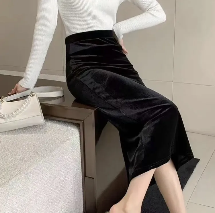 丝绒半身裙高腰新款风显瘦开叉气质包臀裙外穿女百搭通勤黑色长款