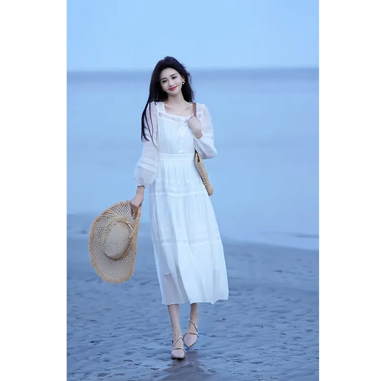 法式蕾丝花边白色连衣裙女2025夏季新款独特超好看温柔风镂空裙子